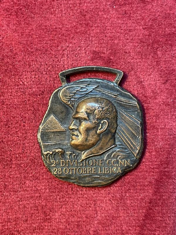 Italy WWII remembrance medal 2nd division Libia
