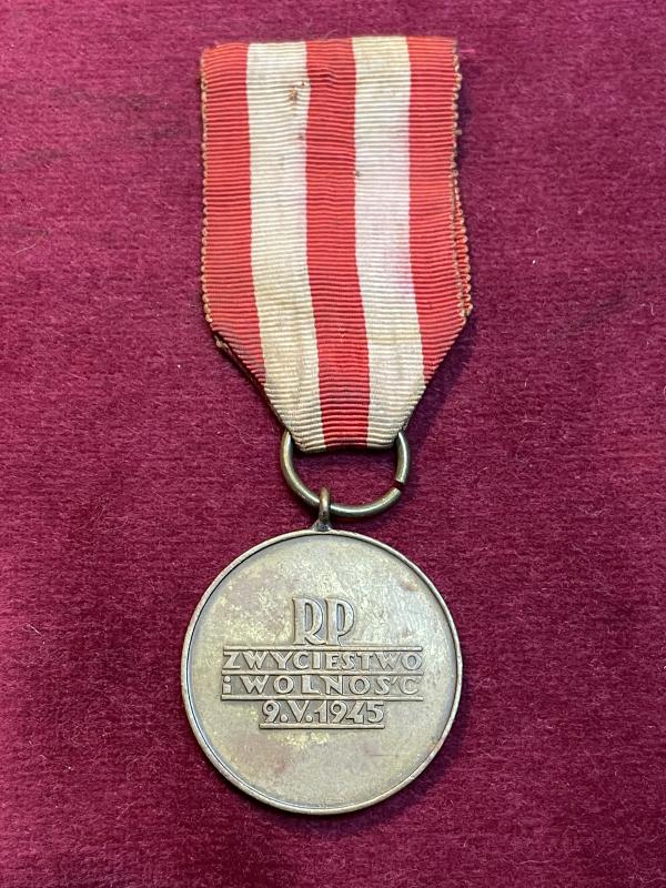 Polska Medal Zwycięstwa i Wolności 1945