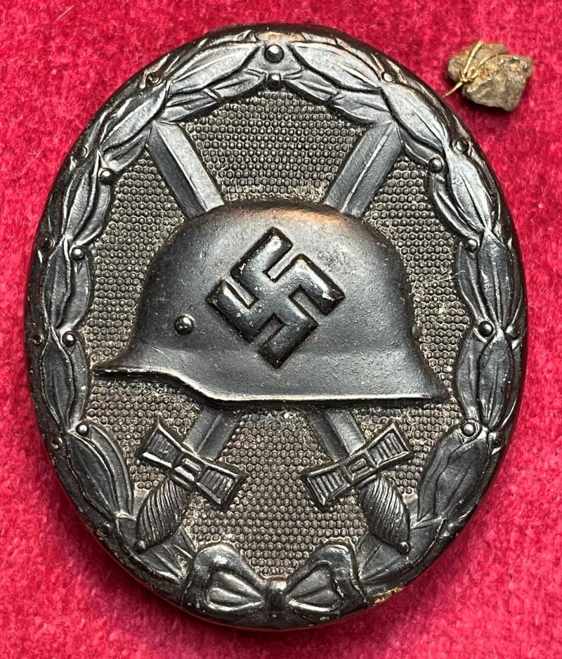 3rd Reich Verwundetenabzeichen 1939 in schwarz mit granatescherbe