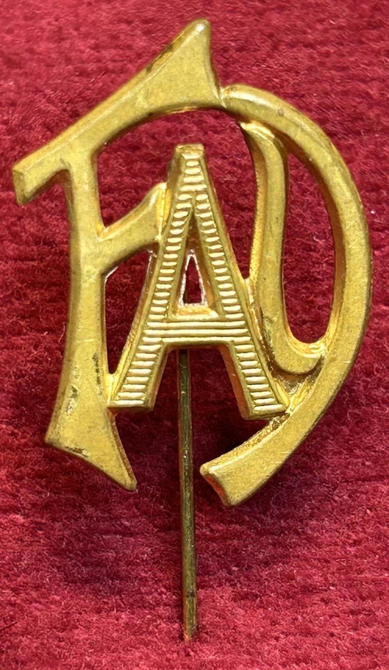 3rd Reich (FaD) Freiwilliger Arbeitsdienst Zivilabzeichen Gross 2. Form