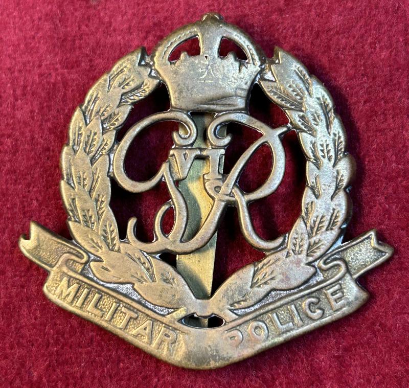 UK British George VI Royal Military Police Corps cap badge