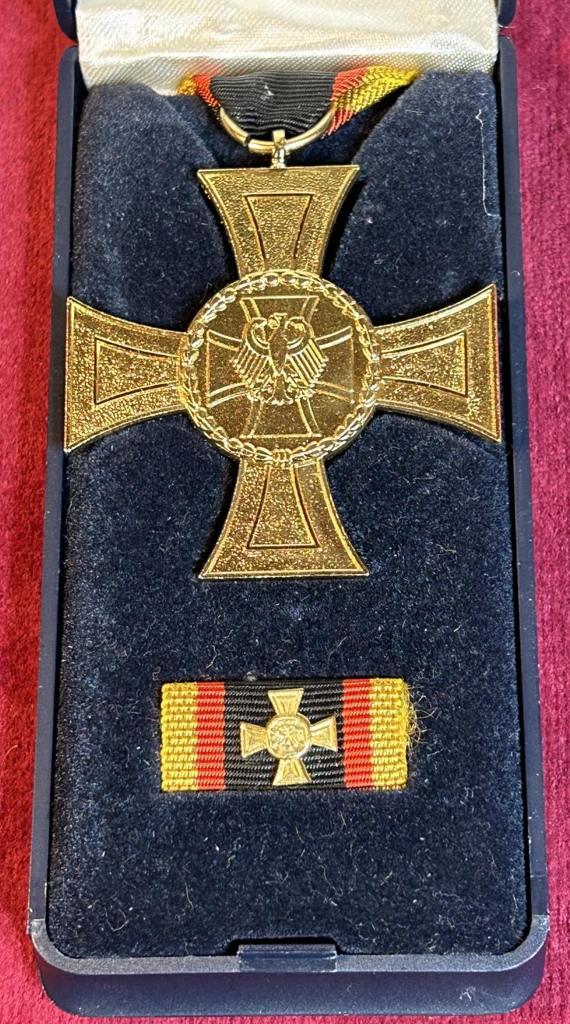 BRD Ehrenkreuz der Bundeswehr in Gold im Etui (2. Modell)