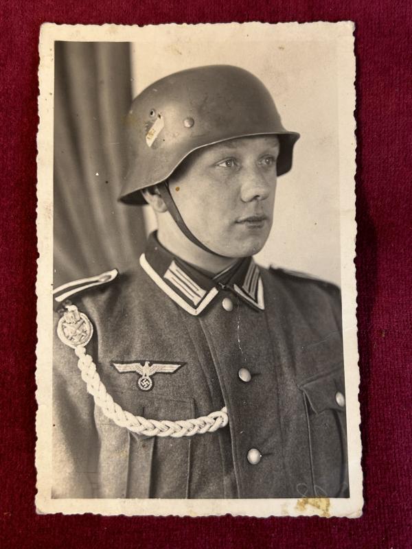 3rd Reich Foto Ein Wehrmacht Pionier Unteroffizier mit Stahlhelm und Schutzenschnur