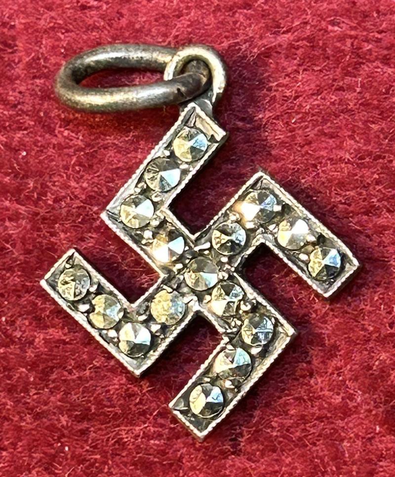 3rd Reich NSDAP Sympathie-Anhänger (Hakenkreuz) silbern (900)