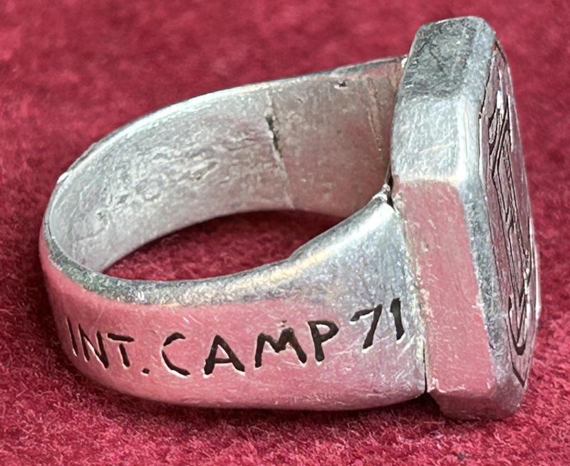 Ein Fingerring von einem NSDAP Kriegsgefangene der Internierungslager 71