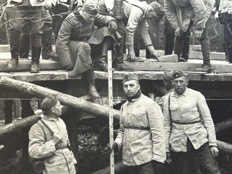 3rd Reich Ansichtkarte Wehrmacht Pioniere beim Bau einer Brücke