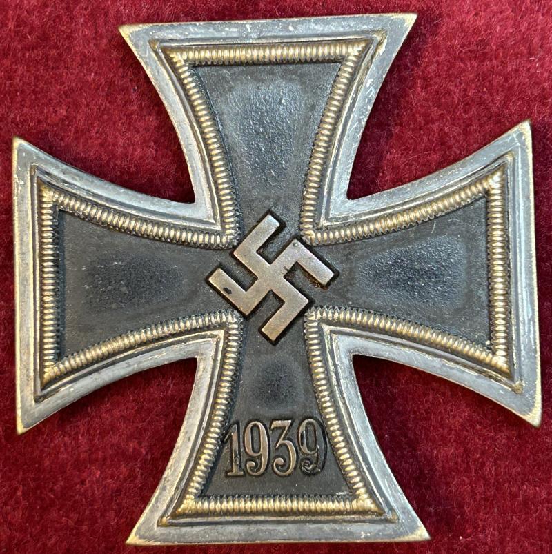 3rd Reich Eisernes Kreuz 1. Klasse 1939 L/11 (Deumer)